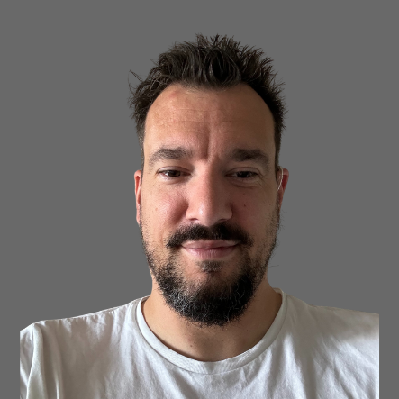 Headshot: Aaron Ockenden