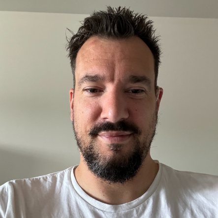 Headshot: Aaron Ockenden