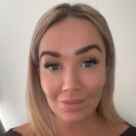 Headshot: Deanna Numan