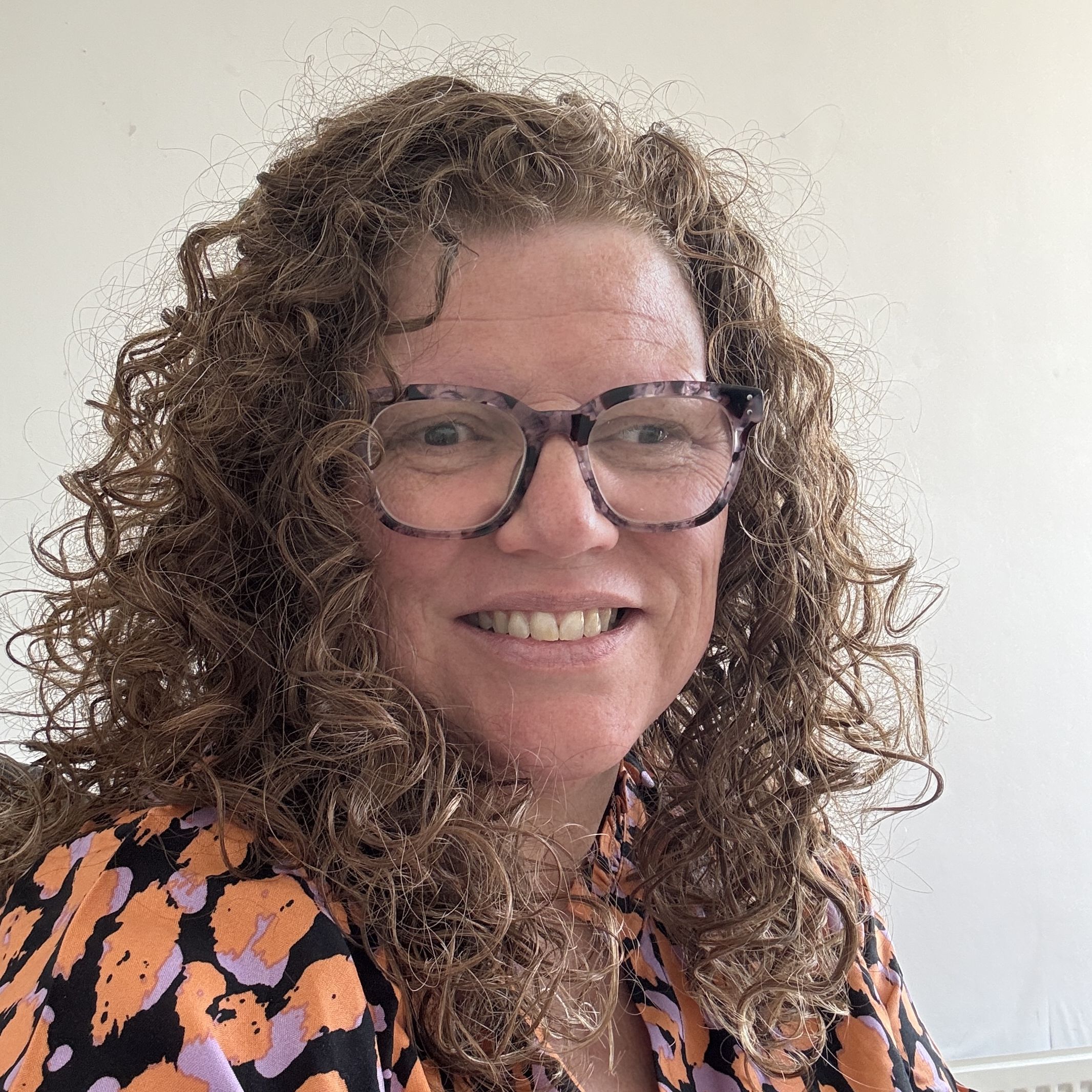 Headshot: Lucy Tobin