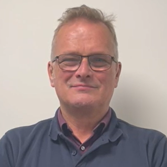 Headshot: Andrew Scolding